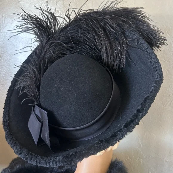 GRANDIOSE 1950s\' BLACK FELT & FAUX LAMB WIDE BRIM HAT + TALL OSTRICH FEATHERS Dramatic Antique Edwardian Hat with Plumes, Fuzzy Black Wool  main image 4